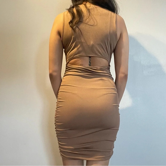 🌟 Elevate Your Style: Woman’s  Form-Fitting Stretch Dress, Size Medium, Tan 🌟 - Picture 5 of 9